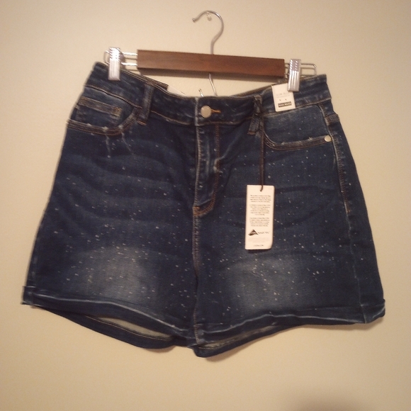 Judy Blue Women's High Waist Splash of Fun Splatter Denim Shorts NWT - Picture 3 of 12